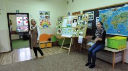 Wspólna zabawa podczas śpiewanki - rymowanki w języku suahili